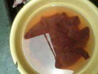 红萝卜青椒炒猪肝的做法步骤1