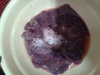 红萝卜青椒炒猪肝的做法步骤2