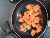 红萝卜青椒炒猪肝的做法步骤6