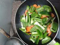 红萝卜青椒炒猪肝的做法步骤7