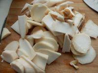 莴笋炒杏鲍菇的做法步骤2