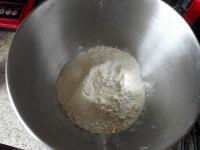 肉松花朵面包的做法步骤2