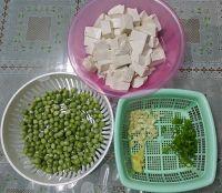 豌豆炖嫩豆腐的做法步骤1