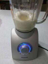 香蕉奶昔的做法步骤5