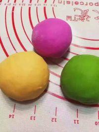 七彩烧麦的做法步骤1