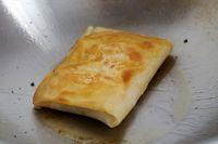 煎饼韭菜盒子的做法步骤11