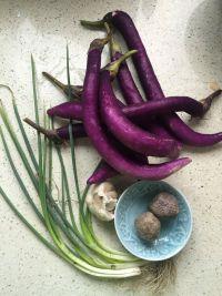 蒜蓉肉末茄子的做法步骤1