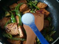 煎豆腐的做法步骤8