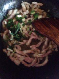 青椒腐竹肉丝的做法步骤5