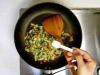 秋葵炒鸡蛋的做法步骤7