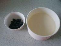 蓝莓奶昔的做法步骤1