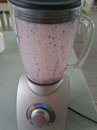 蓝莓奶昔的做法步骤5