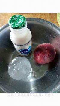 蜜桃奶昔的做法步骤1