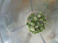 黄瓜奶昔的做法步骤3