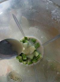 黄瓜奶昔的做法步骤4