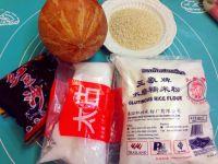 南瓜芝麻球的做法步骤1