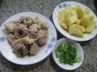 土豆烧鸡块的做法步骤1