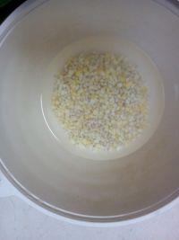 玉米高粱粥的做法步骤1