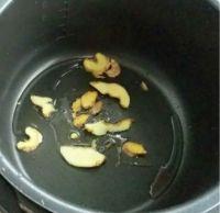 木耳焖鸡翅的做法步骤3