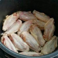 木耳焖鸡翅的做法步骤4