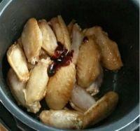 木耳焖鸡翅的做法步骤5