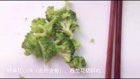 鳕鱼蔬菜蛋卷的做法步骤2