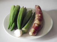 蚝油腊肠炒秋葵的做法步骤1