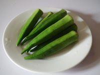 蚝油腊肠炒秋葵的做法步骤2