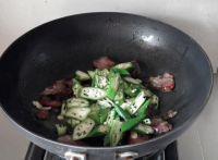 蚝油腊肠炒秋葵的做法步骤11