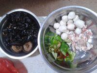 肉丸子炒辣椒木耳的做法步骤1