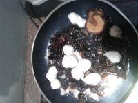 肉丸子炒辣椒木耳的做法步骤4