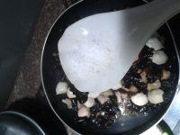 肉丸子炒辣椒木耳的做法步骤6