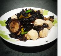 肉丸子炒辣椒木耳的做法步骤8