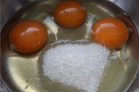 老式无油无水小蛋糕的做法步骤1