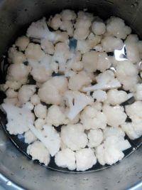 梅干菜肉丝烧花菜的做法步骤1