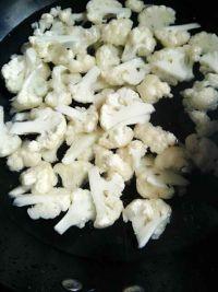 梅干菜肉丝烧花菜的做法步骤2