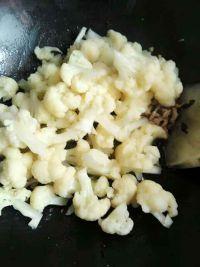 梅干菜肉丝烧花菜的做法步骤6