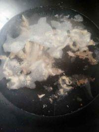 鸽肉窝蛋面的做法步骤3