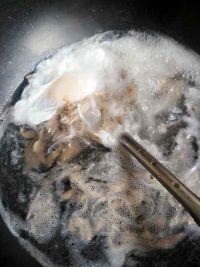 鸽肉窝蛋面的做法步骤4