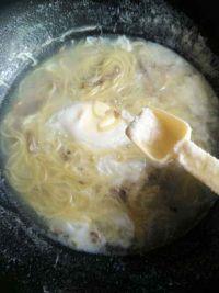 鸽肉窝蛋面的做法步骤7