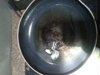 炒黑蛤蜊的做法步骤2