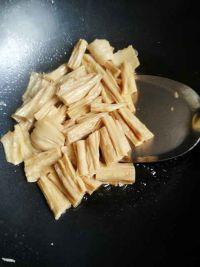 蚝油烧腐竹的做法步骤7