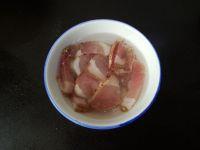 腊肉炒西兰花的做法步骤2