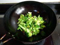 腊肉炒西兰花的做法步骤6