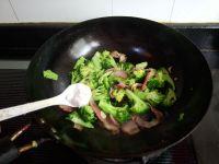 腊肉炒西兰花的做法步骤8