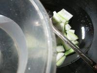 长瓜炒鱿鱼的做法步骤5