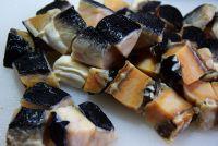 五花肉炖河豚鱼干的做法步骤1