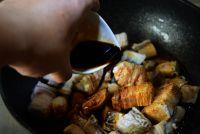 五花肉炖河豚鱼干的做法步骤8