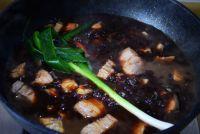 五花肉炖河豚鱼干的做法步骤11