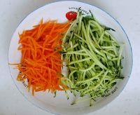 荤素两吃的麻酱拌凉面的做法步骤1